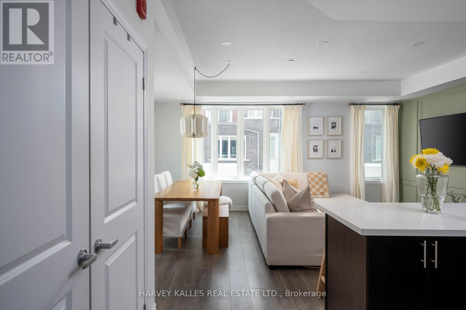 35 - 85 Eastwood Park Gardens, Toronto, Ontario  M8W 0B2 - Photo 3 - W13422262