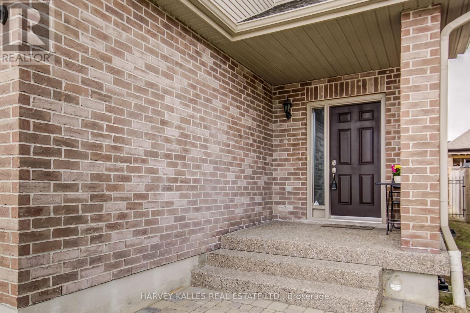 106 Eden Oak Trail, Kitchener, Ontario N2A 0G1 - Photo 3 - X13430580