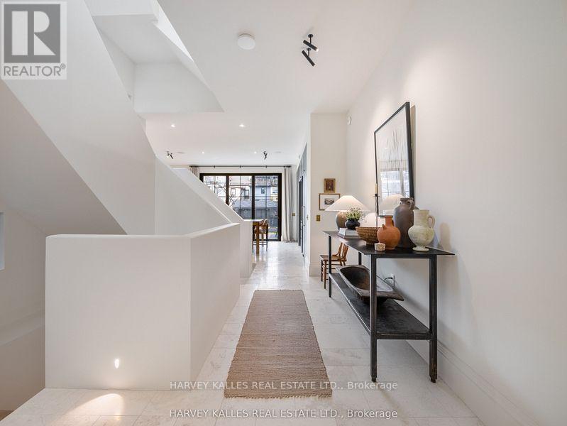 239 Borden Street, Toronto, Ontario M5S 2N5 - Photo 6 - C13432518