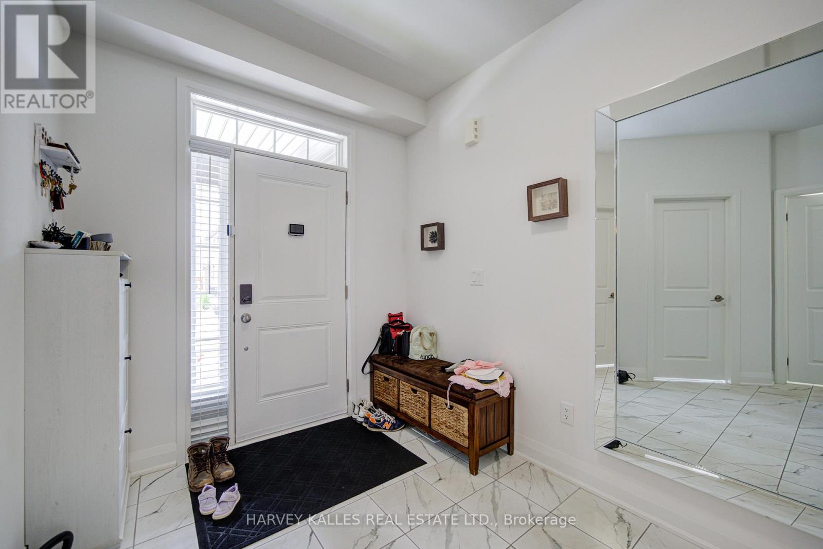 33 Concert Hill Way, East Gwillimbury, Ontario L9N 0W9 - Photo 3 - N13444084