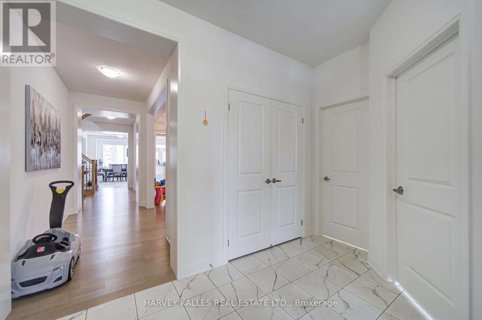 33 Concert Hill Way, East Gwillimbury, Ontario L9N 0W9 - Photo 4 - N13444084