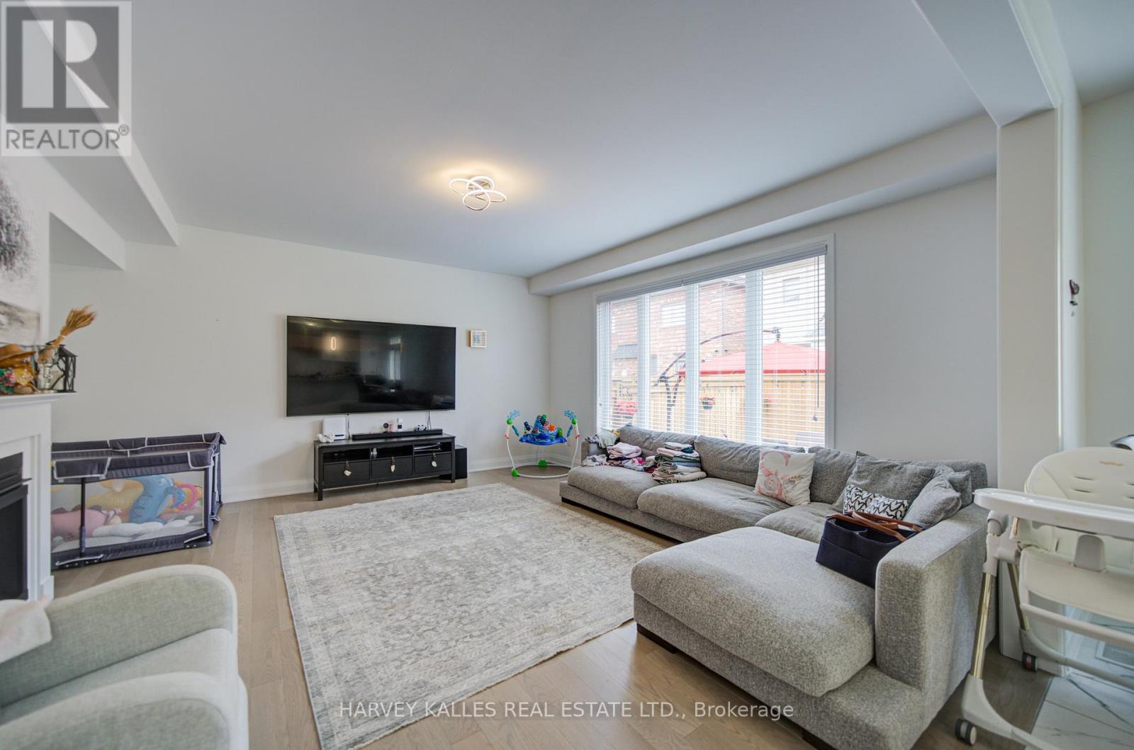 33 Concert Hill Way, East Gwillimbury, Ontario L9N 0W9 - Photo 5 - N13444084