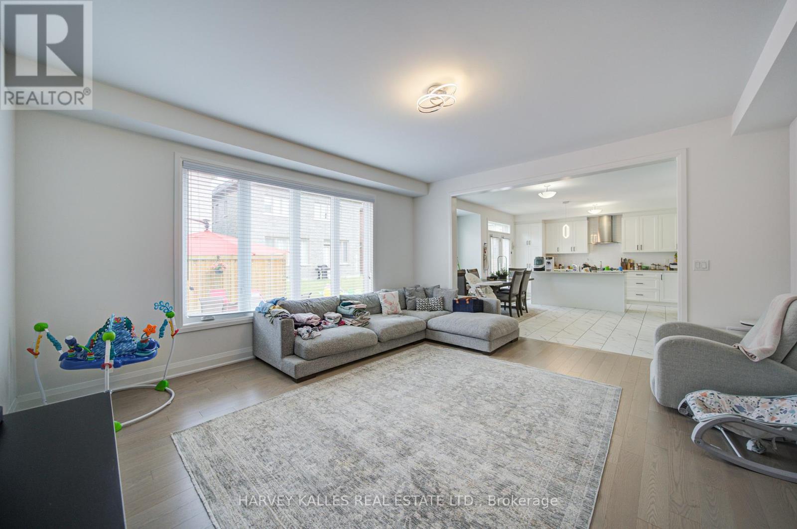 33 Concert Hill Way, East Gwillimbury, Ontario L9N 0W9 - Photo 7 - N13444084