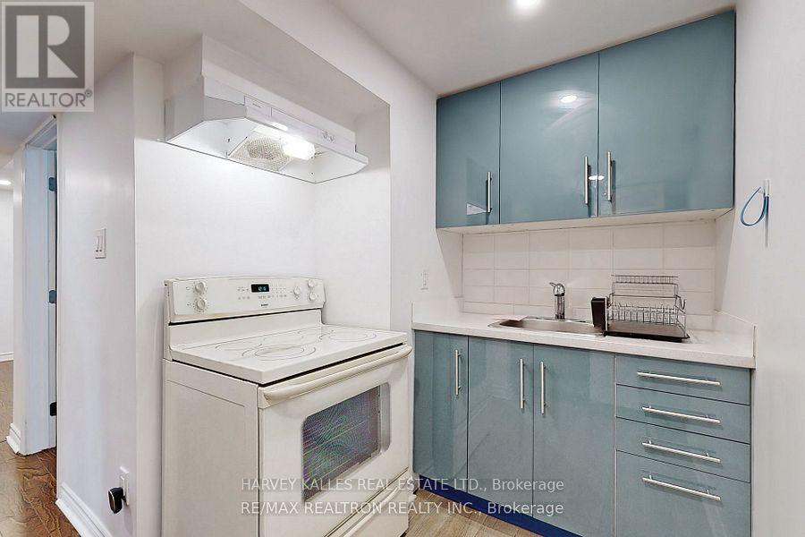 Lower - 142 Combe Avenue, Toronto, Ontario M3H 4K1 - Photo 4 - C13447472