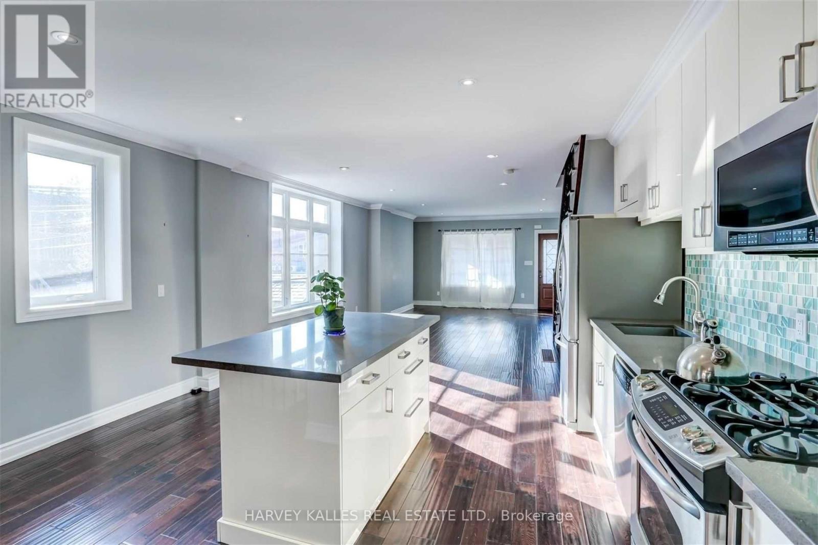58 Sandford Avenue, Toronto, Ontario M4L 2E7 - Photo 10 - E13449590