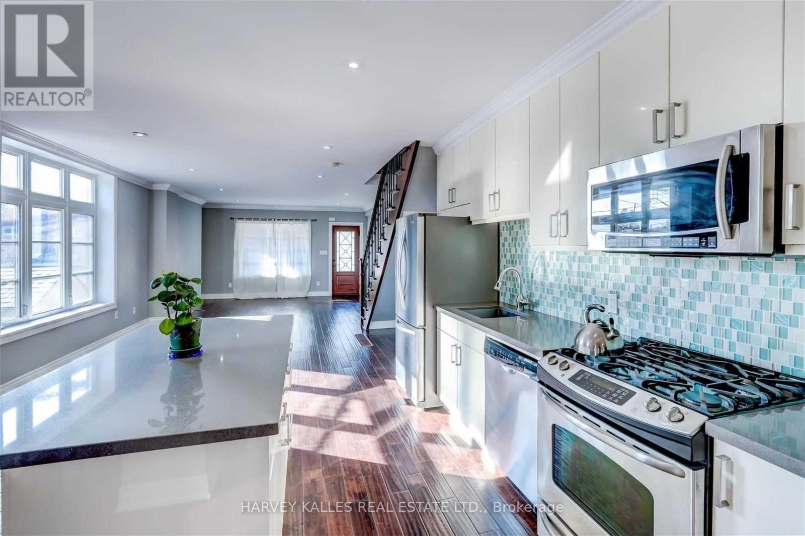 58 Sandford Avenue, Toronto, Ontario M4L 2E7 - Photo 11 - E13449590