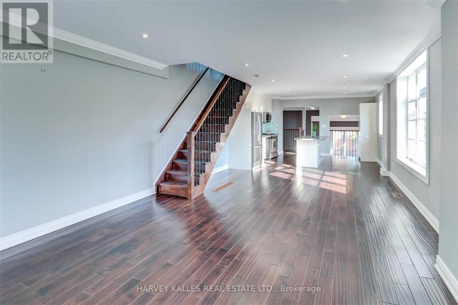 58 Sandford Avenue, Toronto, Ontario M4L 2E7 - Photo 4 - E13449590