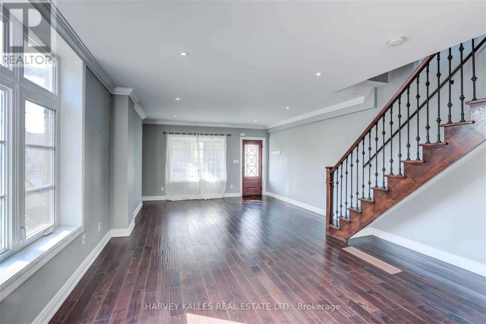 58 Sandford Avenue, Toronto, Ontario M4L 2E7 - Photo 5 - E13449590