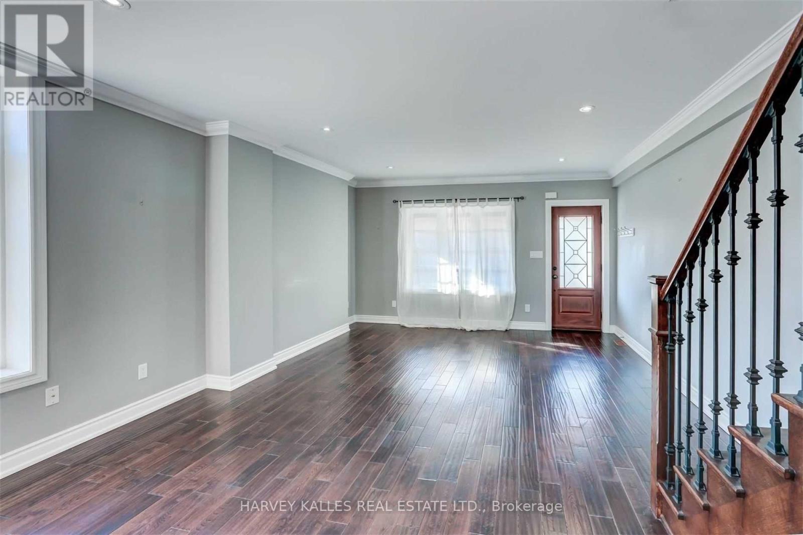 58 Sandford Avenue, Toronto, Ontario M4L 2E7 - Photo 6 - E13449590