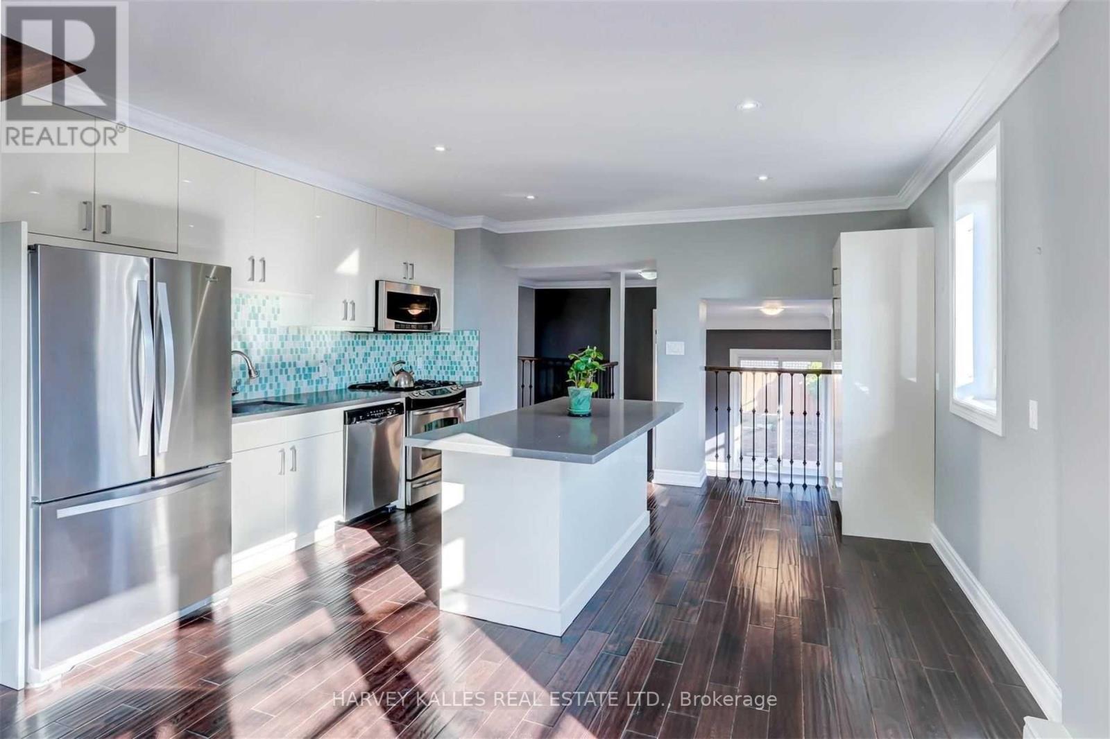 58 Sandford Avenue, Toronto, Ontario M4L 2E7 - Photo 7 - E13449590