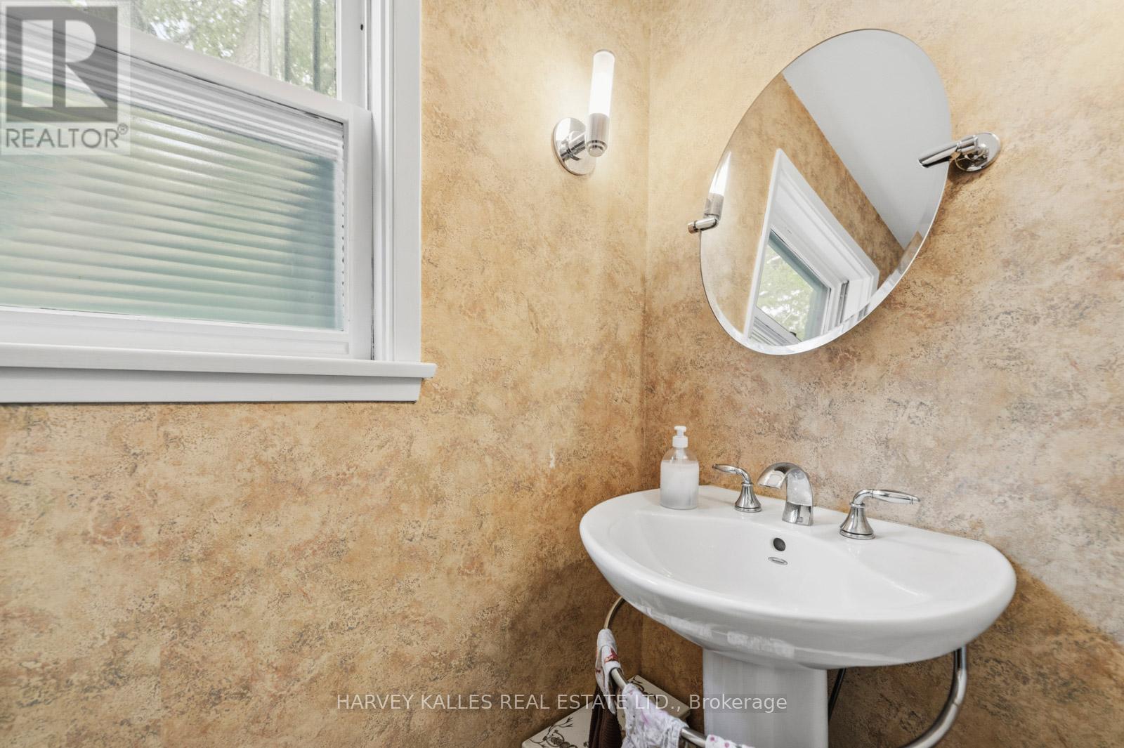 1 Vyner Road, Toronto, Ontario M2L 2N3 - Photo 11 - C13452210
