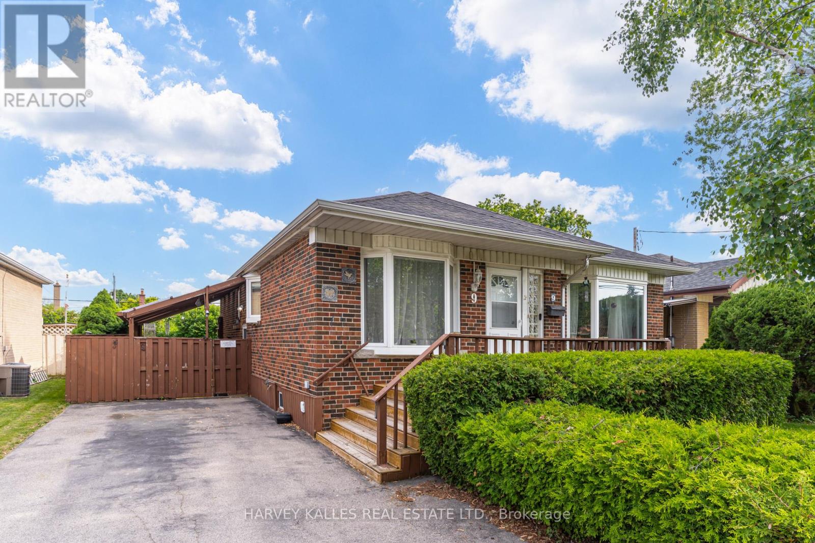 9 Sealcove Drive, Toronto, Ontario  M9C 2C3 - Photo 2 - W13453412