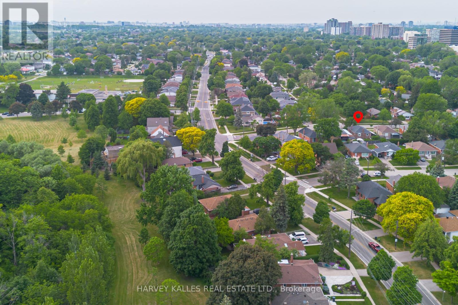 9 Sealcove Drive, Toronto, Ontario  M9C 2C3 - Photo 7 - W13453412