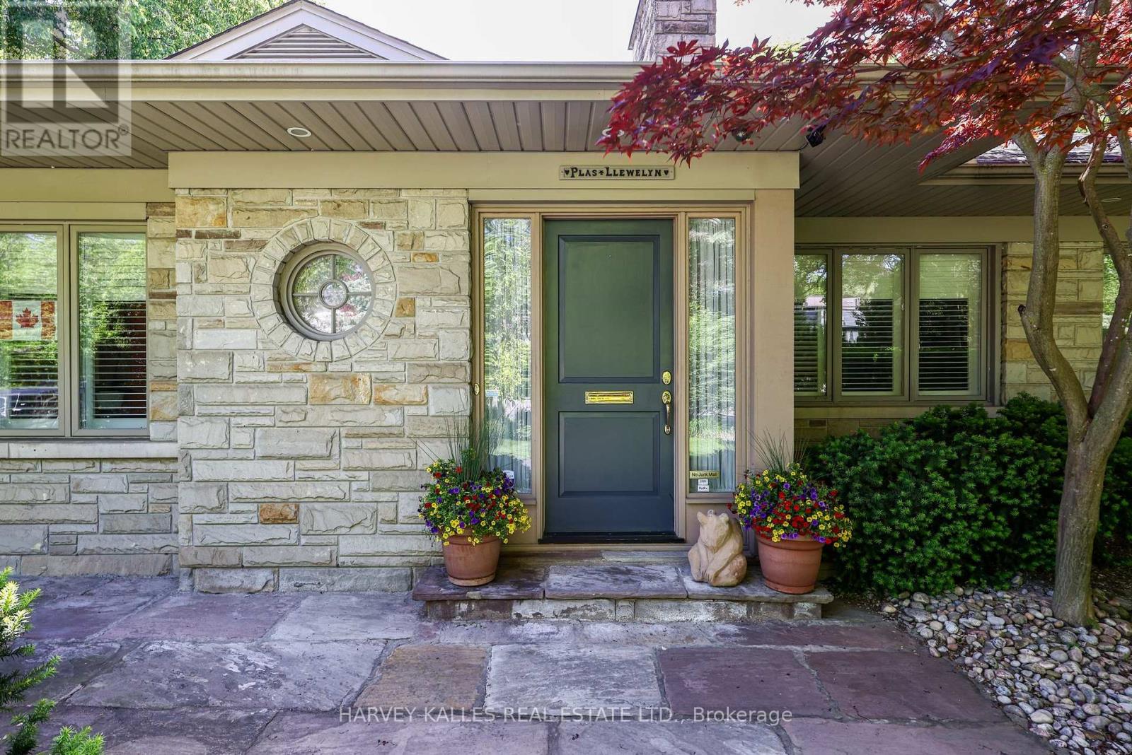 176 Old Yonge Street, Toronto, Ontario  M2P 1P9 - Photo 4 - C13455006