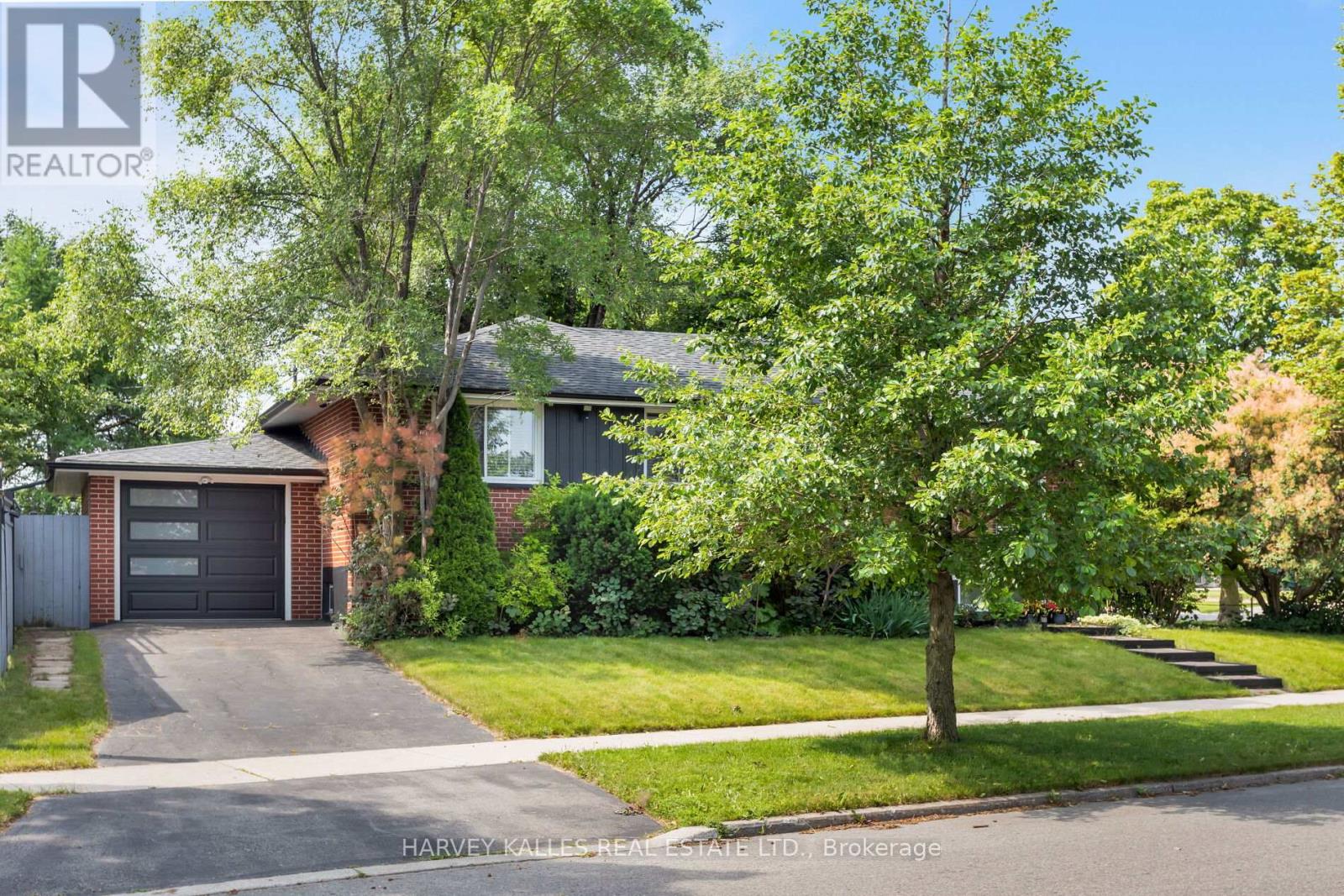 49 LEARMONT DRIVE, Toronto, Ontario