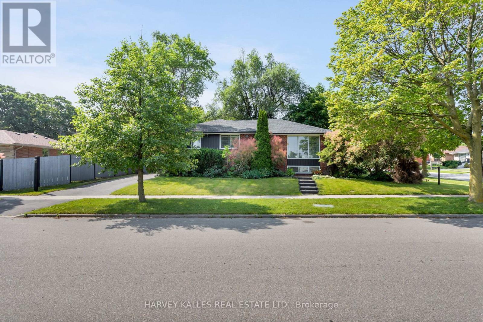 49 Learmont Drive, Toronto, Ontario M9R 2E9 - Photo 3 - W13456296