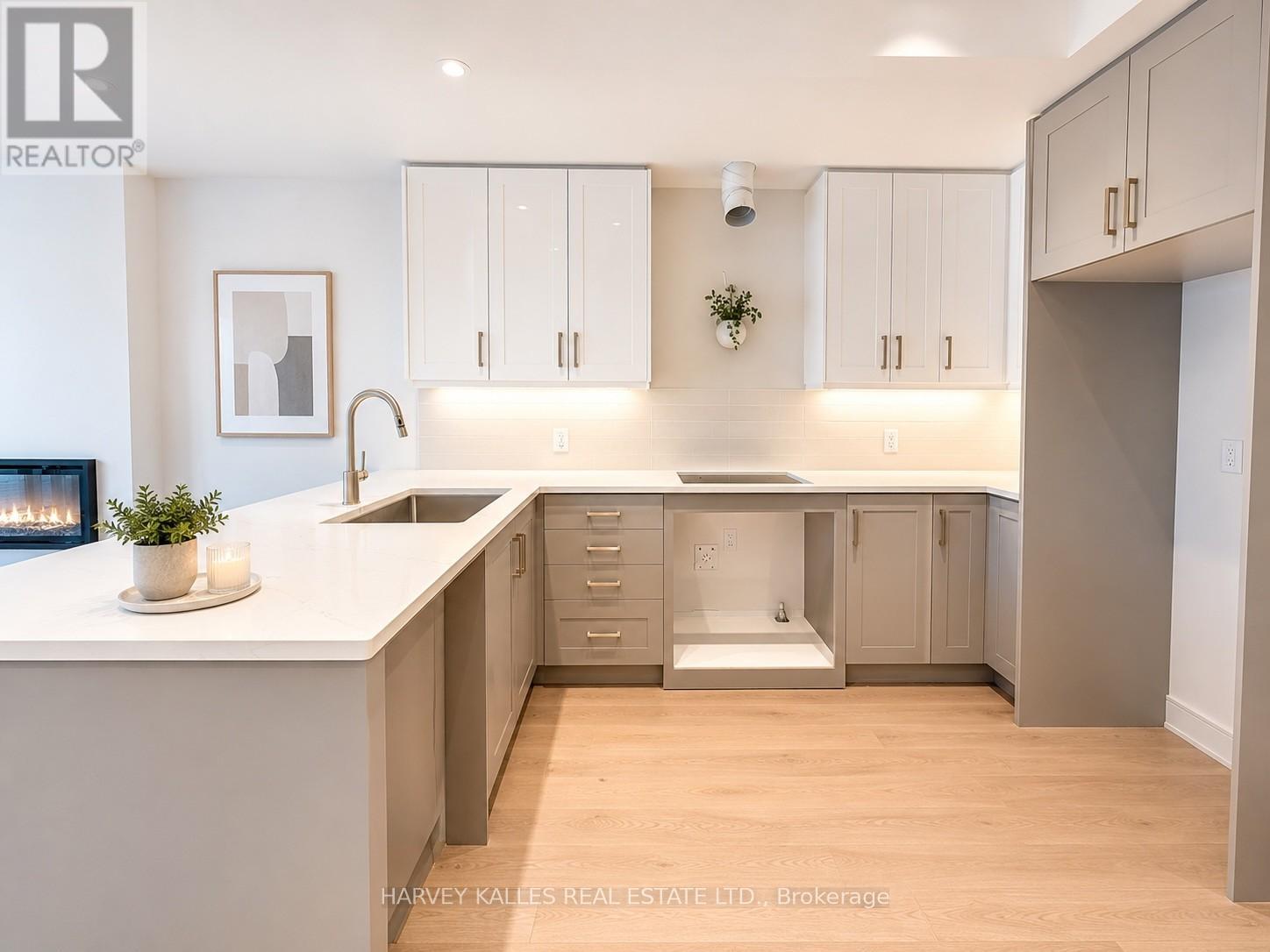 19 Innes Avenue, Toronto, Ontario  M6E 0B2 - Photo 3 - W13457260