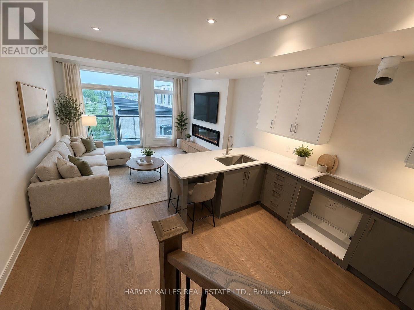 19 Innes Avenue, Toronto, Ontario  M6E 0B2 - Photo 4 - W13457260