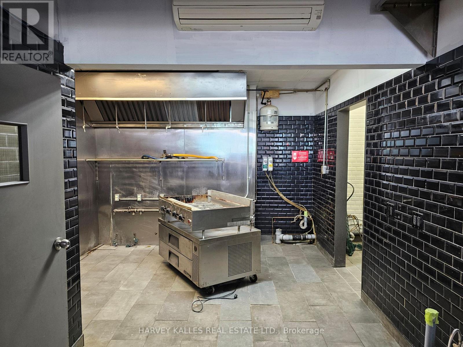 Main - 79 Kensington Avenue, Toronto, Ontario M5T 1L9 - Photo 2 - C13460092
