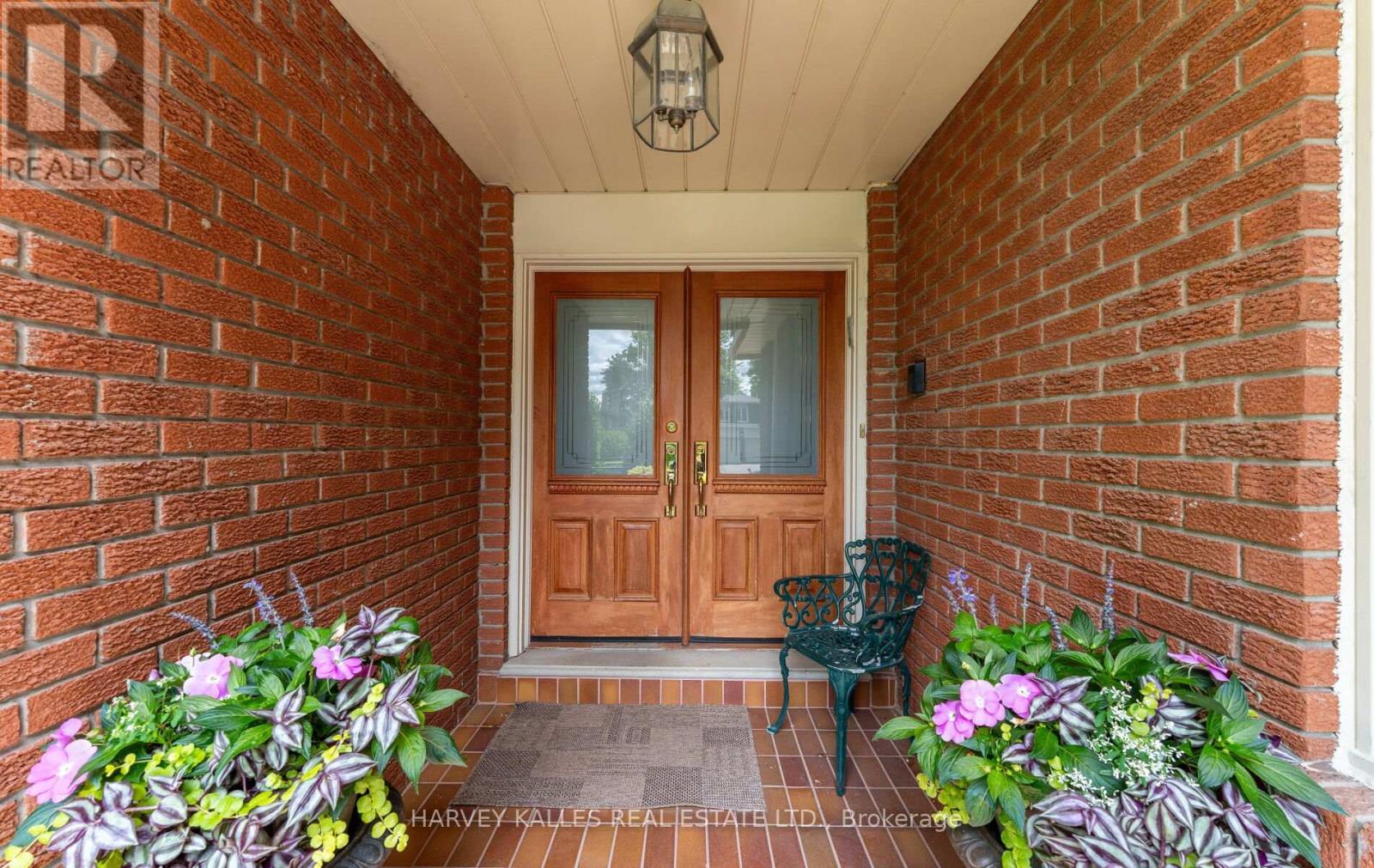 8 Granada Court, Markham, Ontario L3T 4V4 - Photo 2 - N13460410