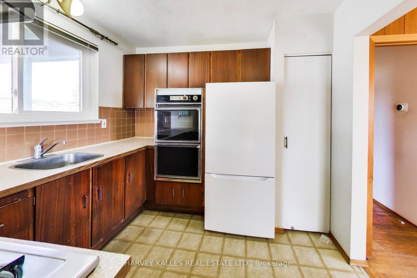 3760 Woodruff Crescent, Mississauga, Ontario L4T 1T9 - Photo 10 - W13462664
