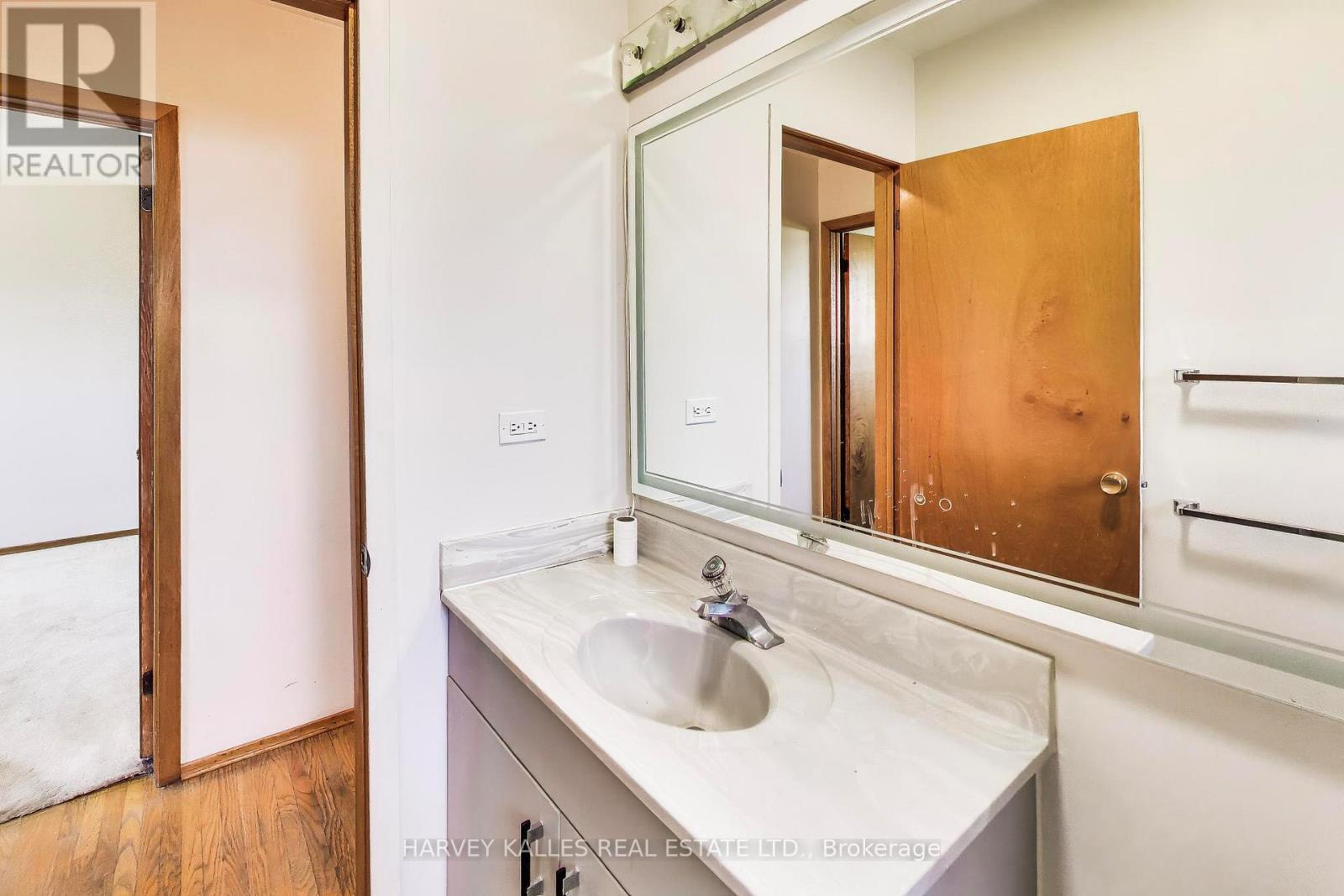 3760 Woodruff Crescent, Mississauga, Ontario L4T 1T9 - Photo 21 - W13462664