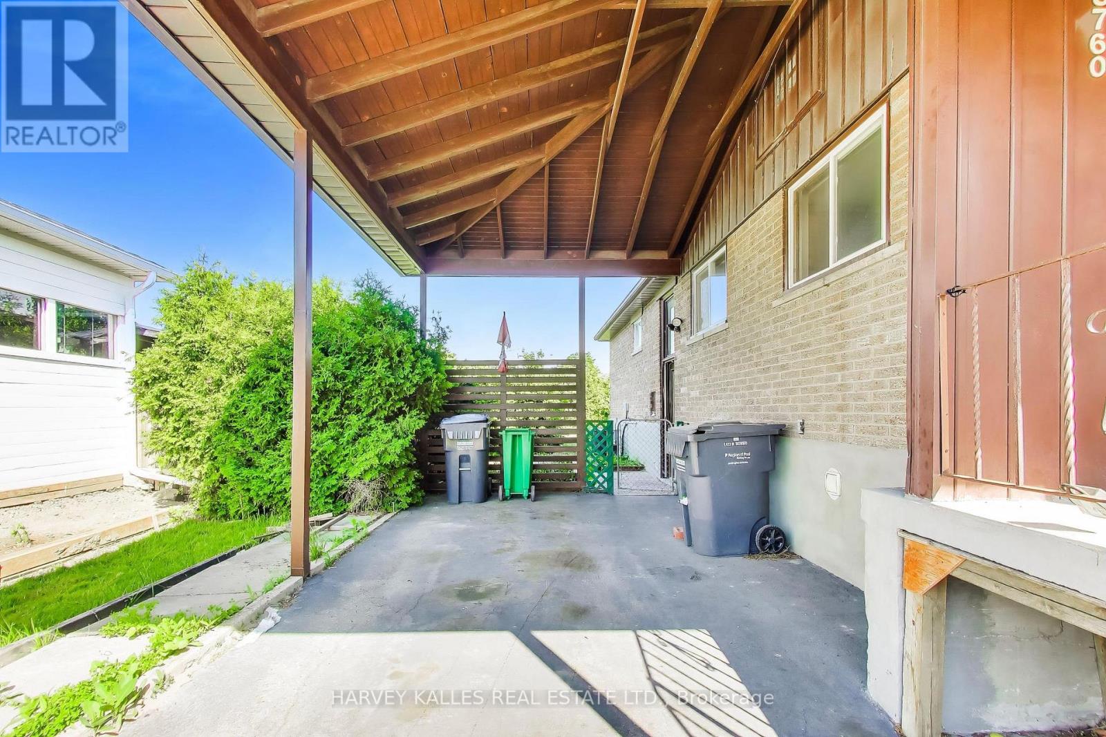 3760 Woodruff Crescent, Mississauga, Ontario L4T 1T9 - Photo 3 - W13462664
