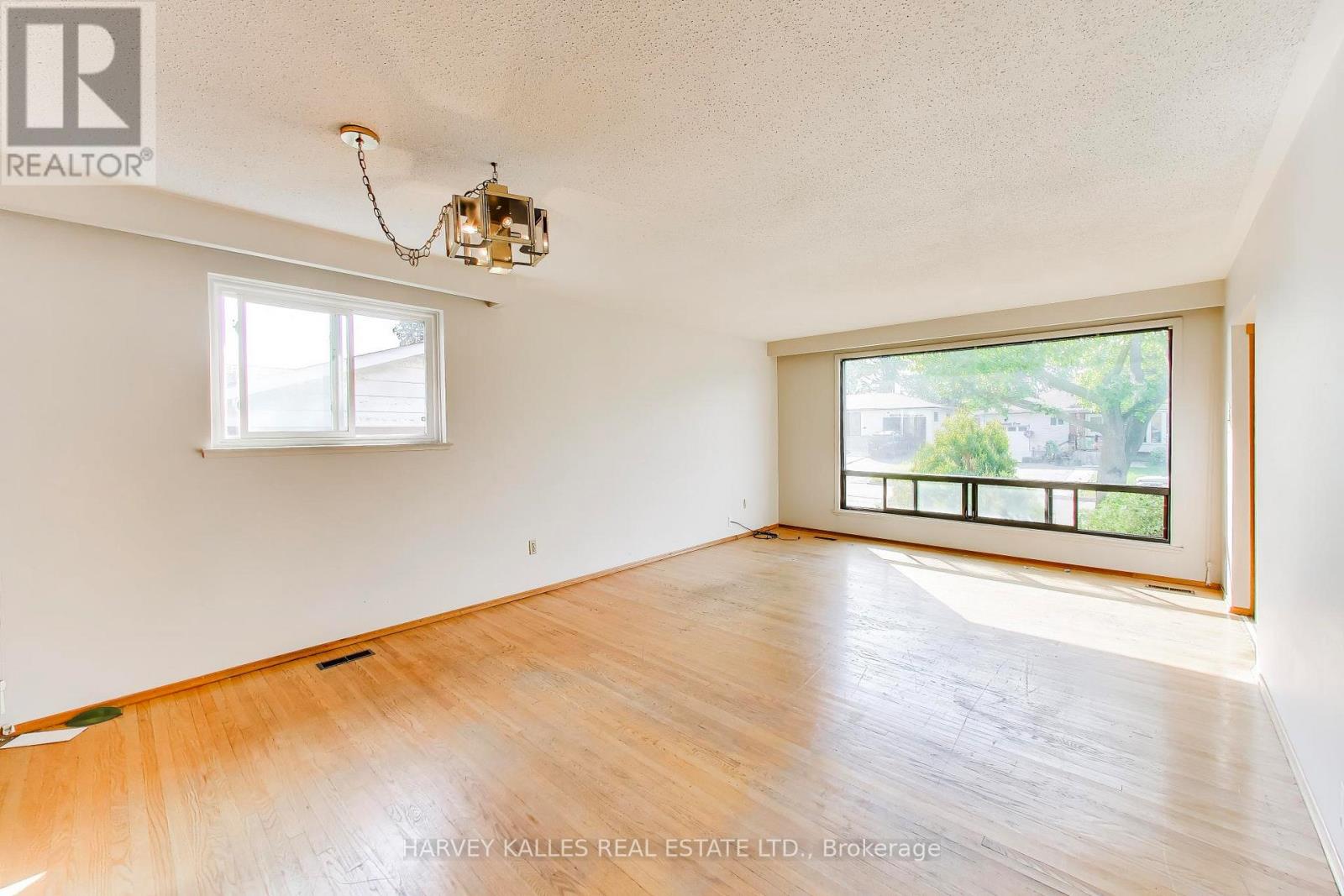 3760 Woodruff Crescent, Mississauga, Ontario L4T 1T9 - Photo 7 - W13462664