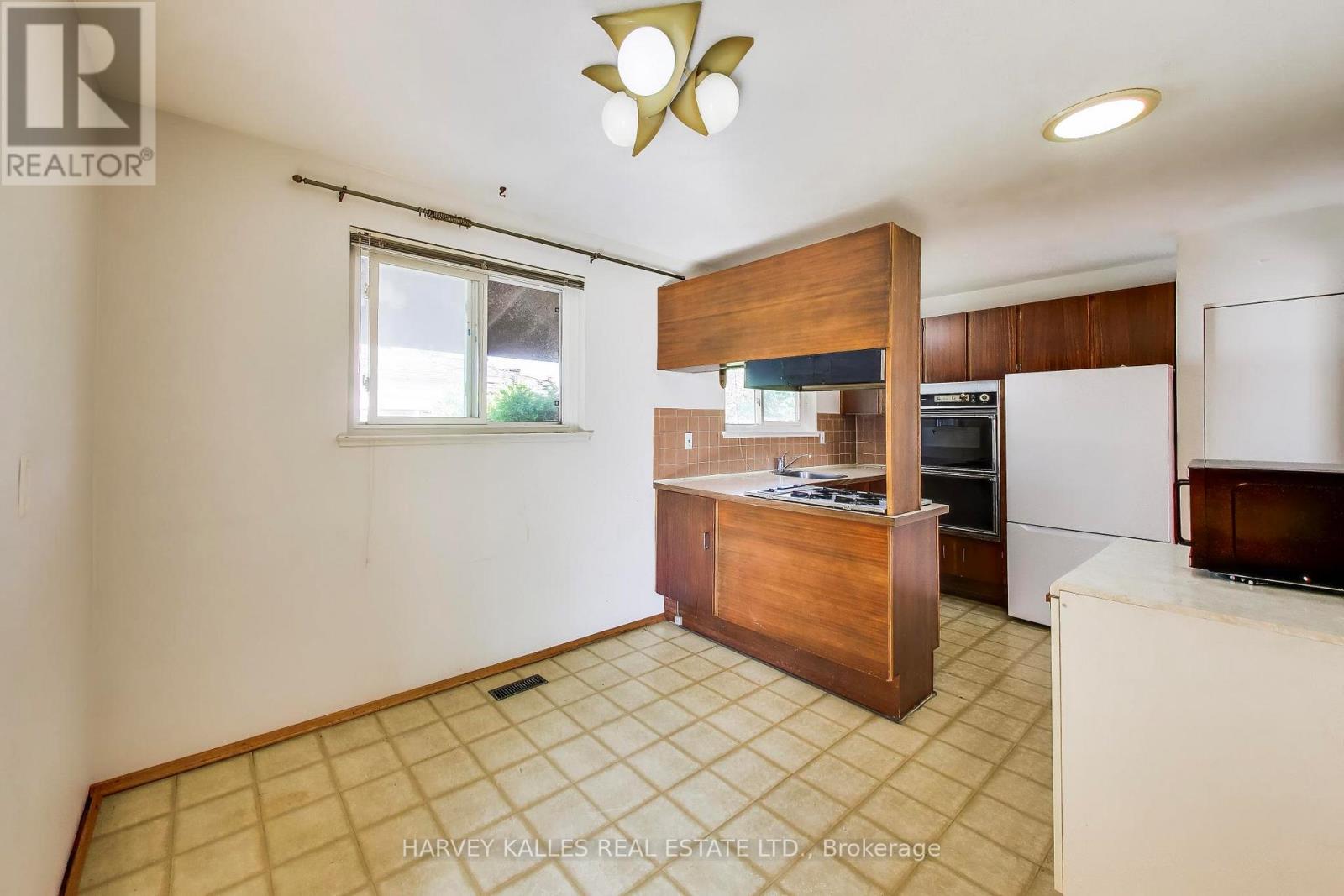 3760 Woodruff Crescent, Mississauga, Ontario L4T 1T9 - Photo 8 - W13462664