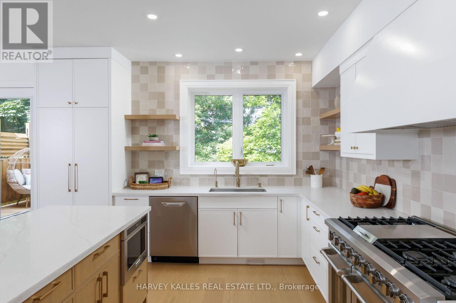 90 Great Oak Drive, Toronto, Ontario  M9A 1N5 - Photo 13 - W13467588