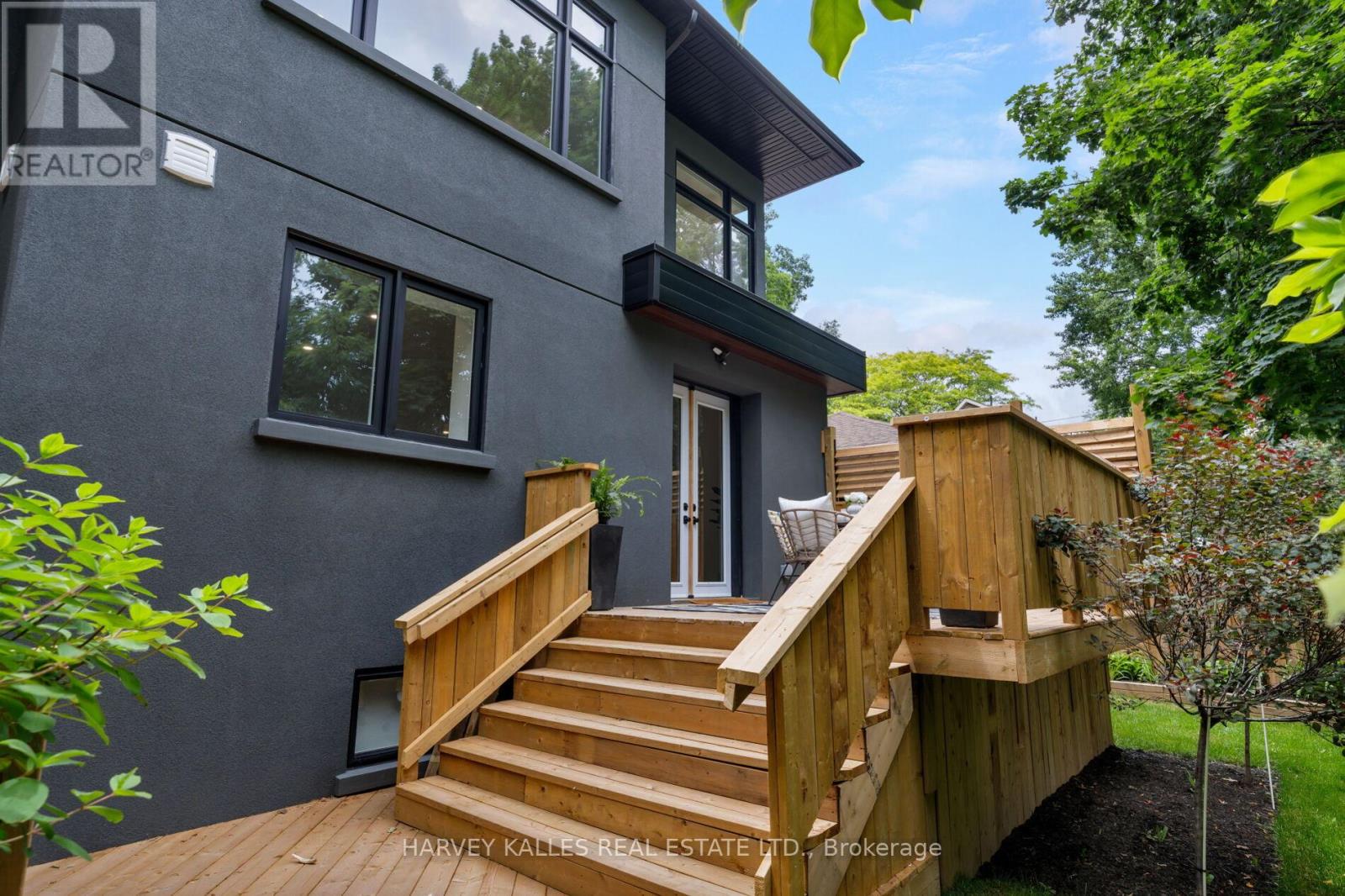 90 Great Oak Drive, Toronto, Ontario  M9A 1N5 - Photo 17 - W13467588