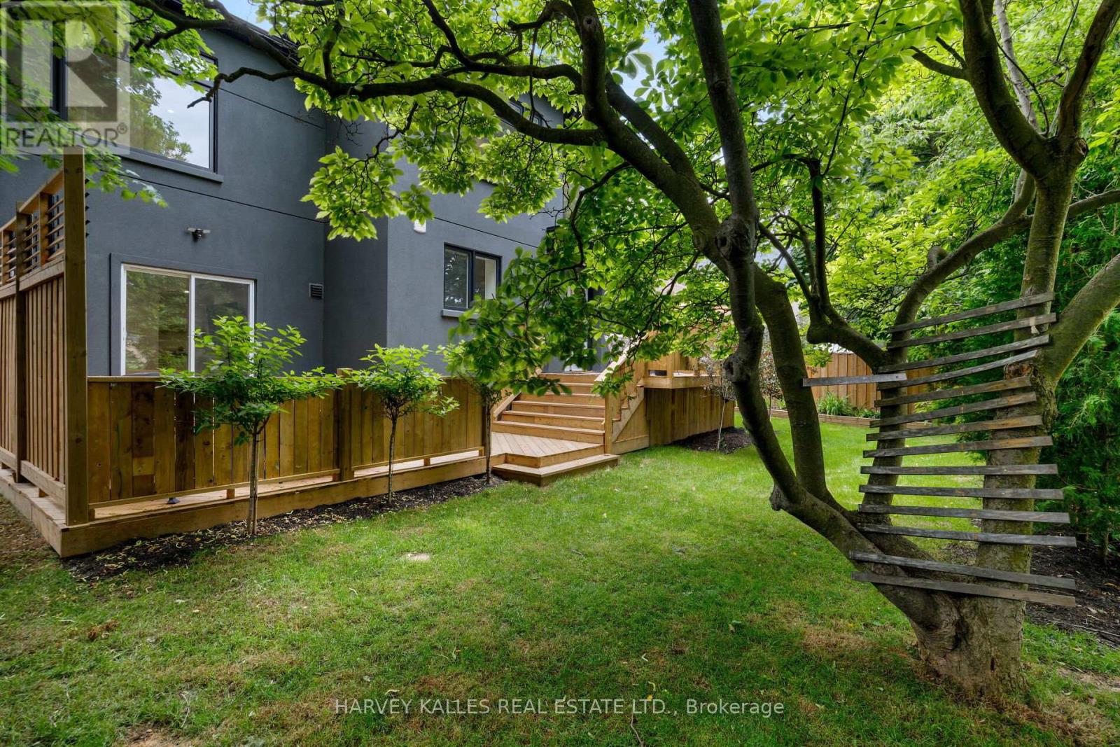 90 Great Oak Drive, Toronto, Ontario  M9A 1N5 - Photo 19 - W13467588