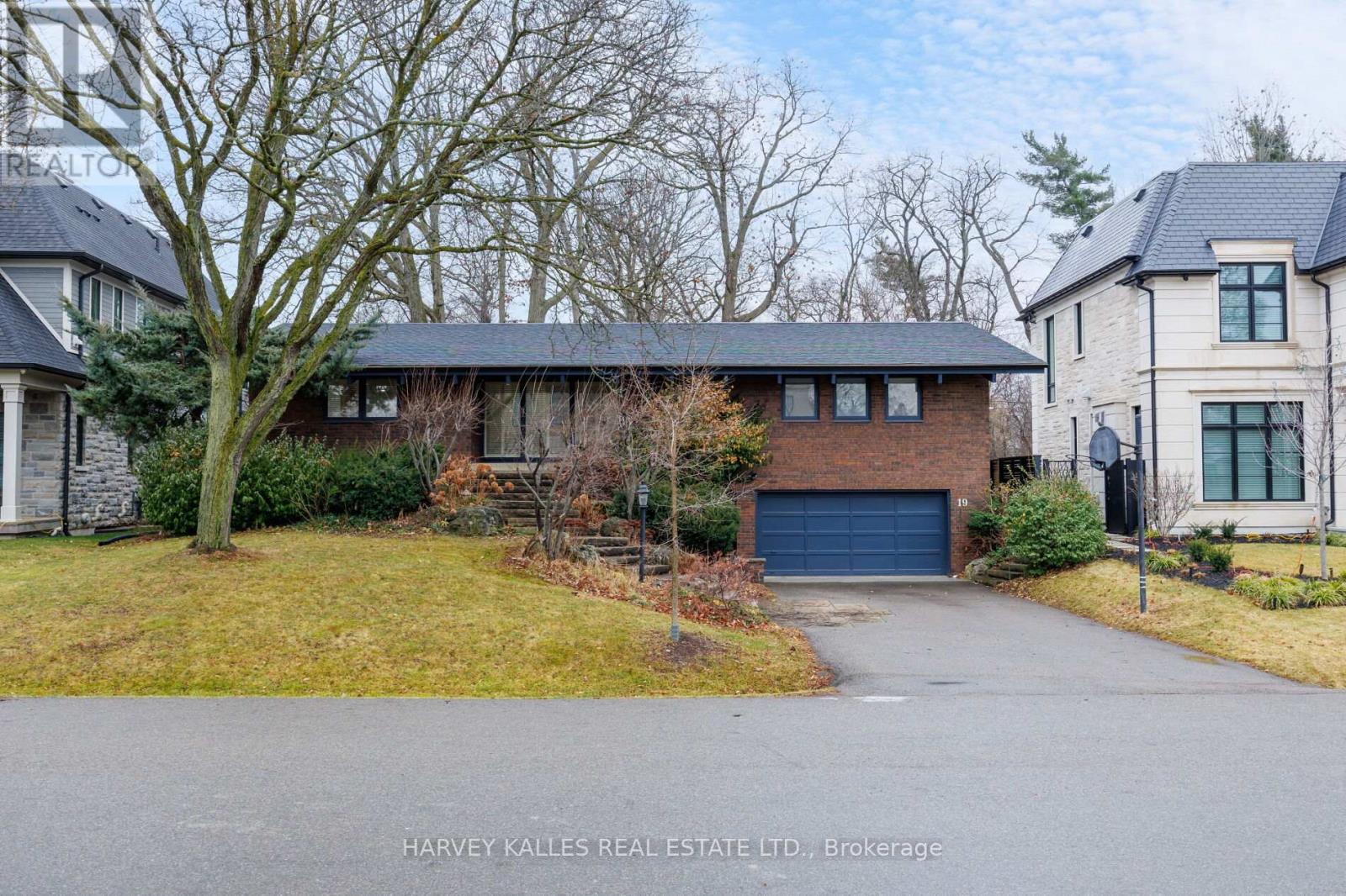 19 Blair Athol Crescent, Toronto, Ontario  M9A 1X6 - Photo 2 - W13468054