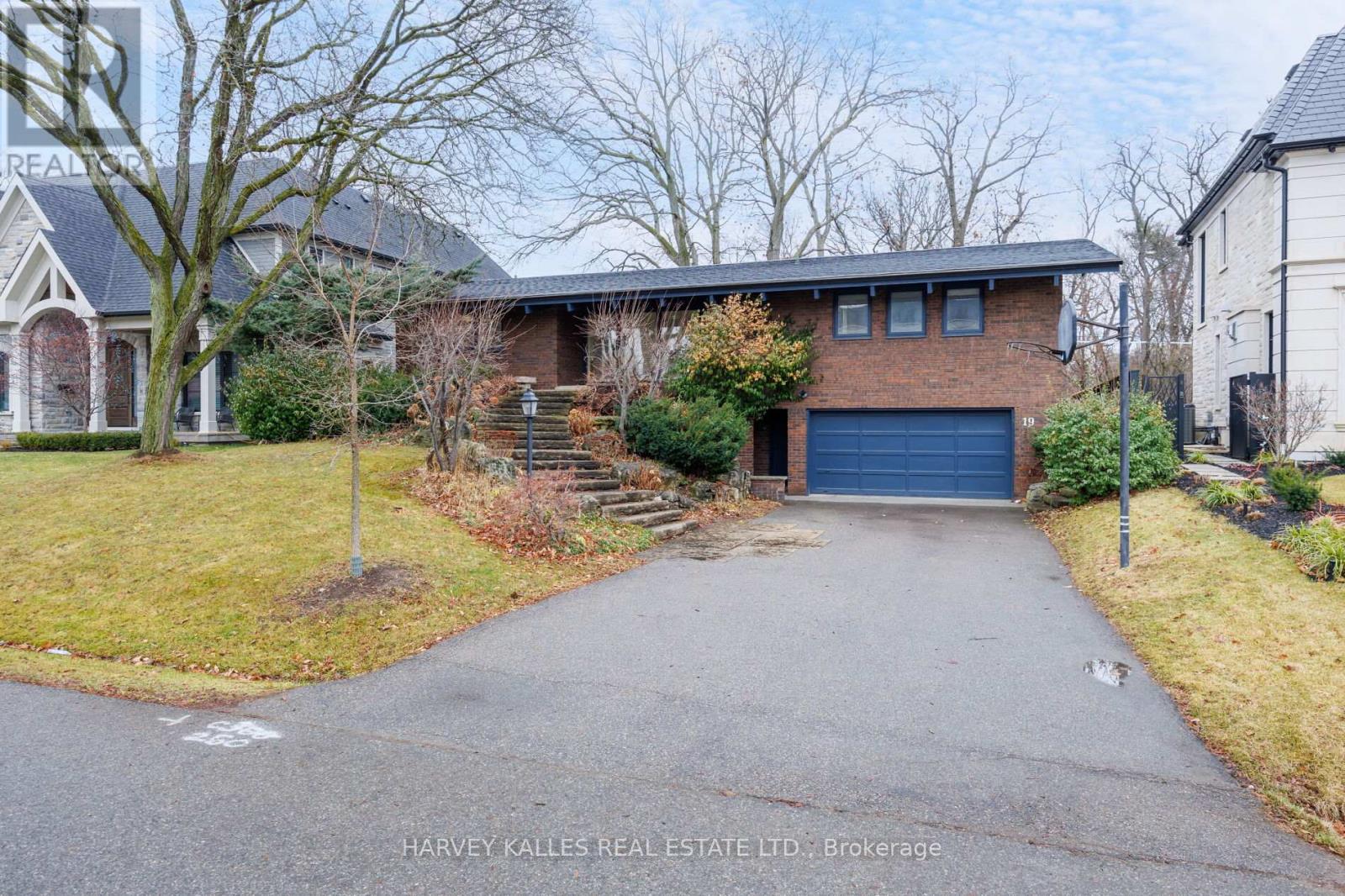 19 Blair Athol Crescent, Toronto, Ontario  M9A 1X6 - Photo 3 - W13468054