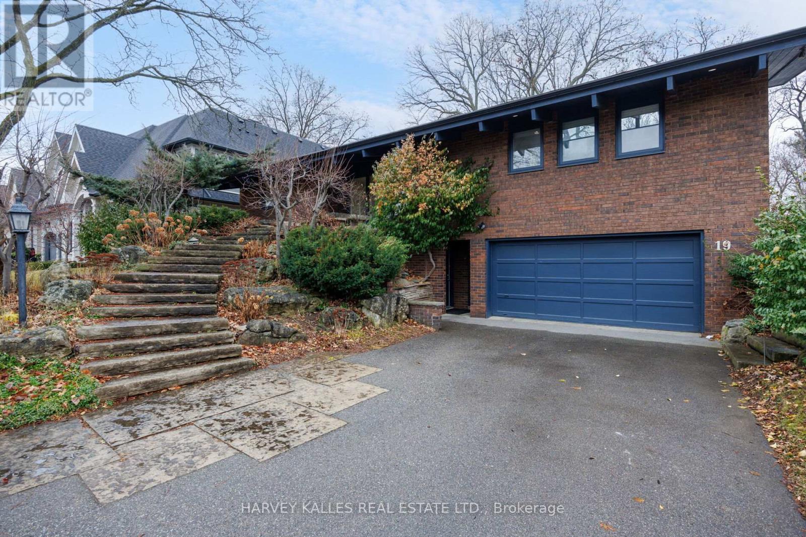 19 Blair Athol Crescent, Toronto, Ontario  M9A 1X6 - Photo 4 - W13468054