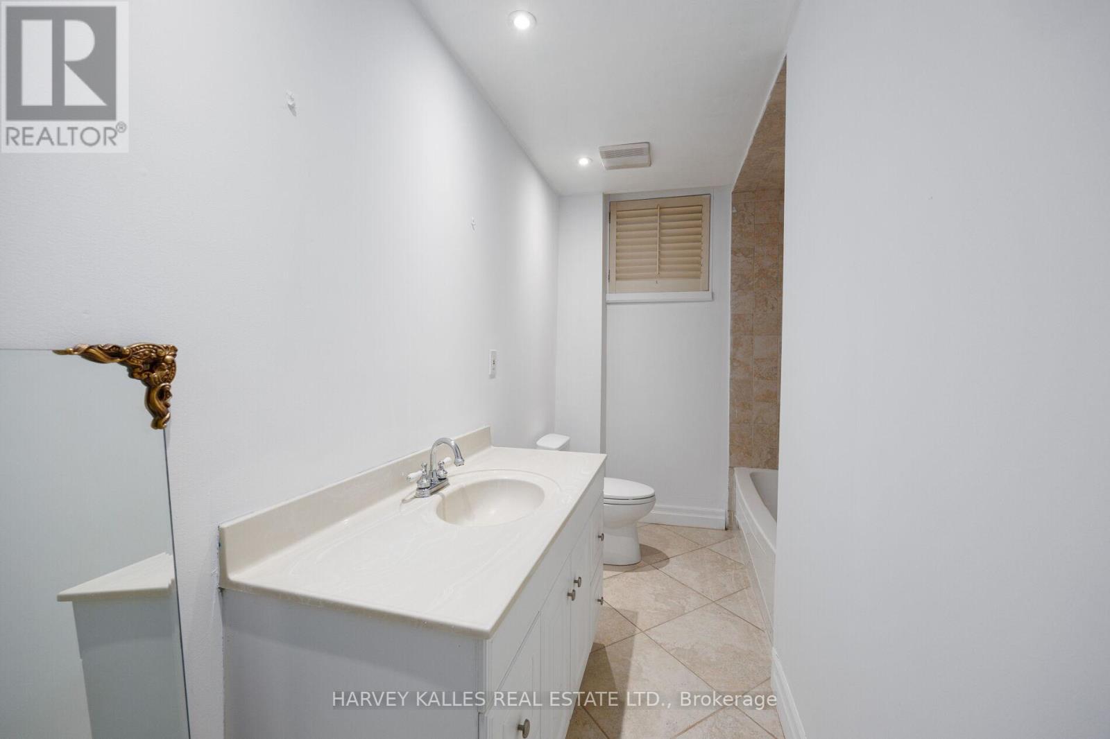 19 Blair Athol Crescent, Toronto, Ontario  M9A 1X6 - Photo 49 - W13468054