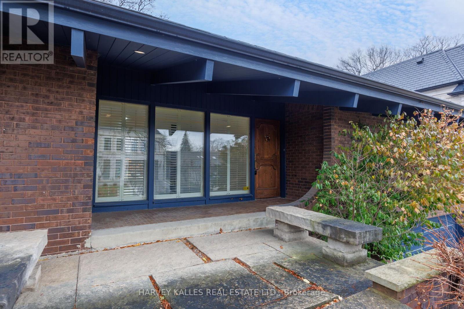 19 Blair Athol Crescent, Toronto, Ontario  M9A 1X6 - Photo 5 - W13468054