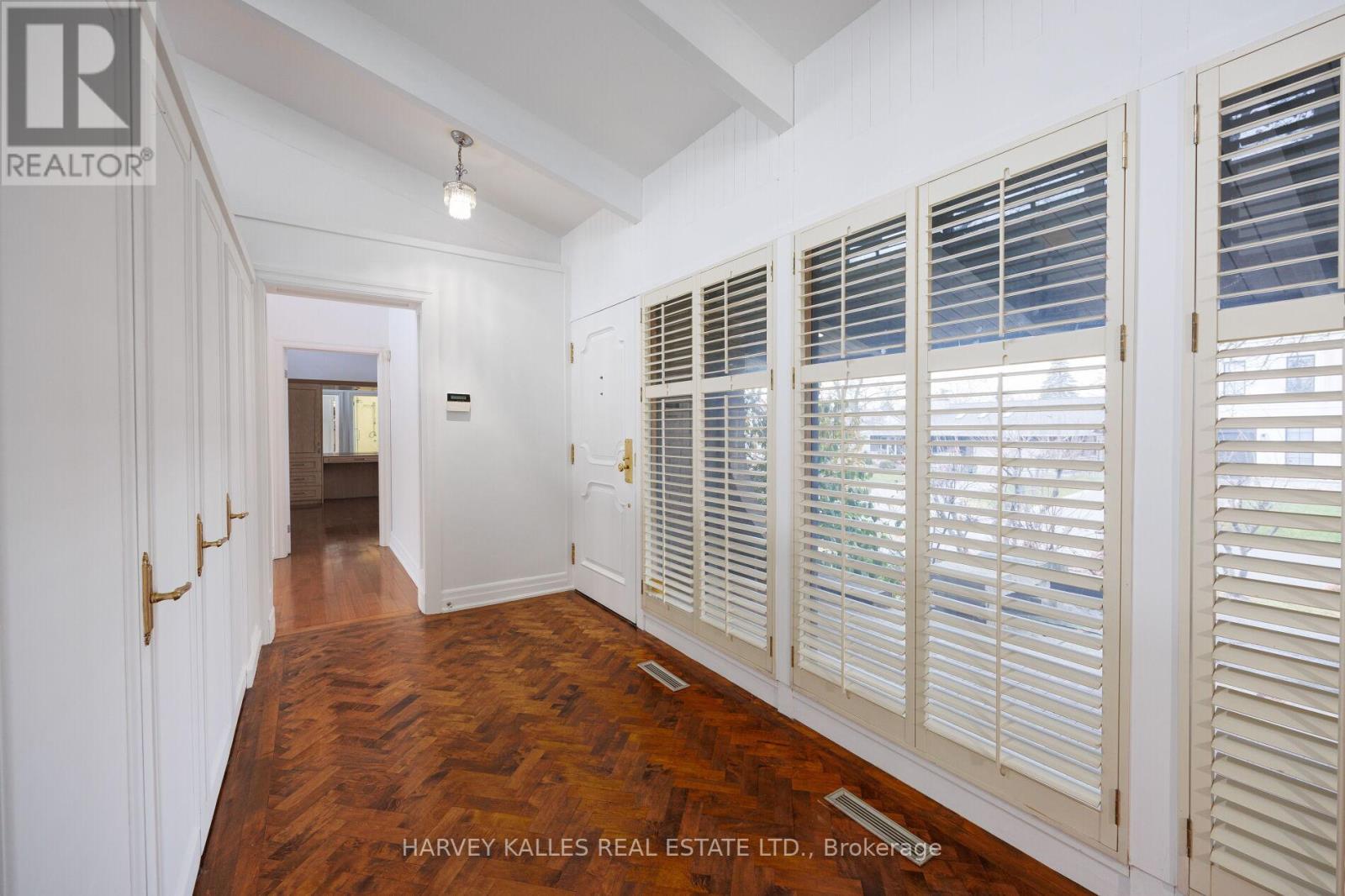 19 Blair Athol Crescent, Toronto, Ontario  M9A 1X6 - Photo 6 - W13468054