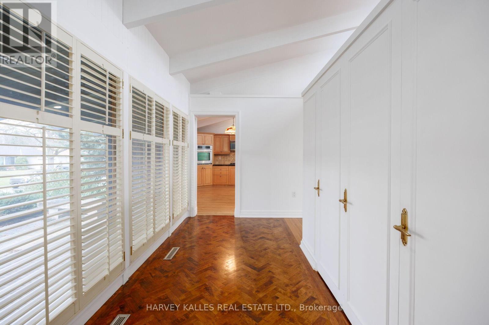 19 Blair Athol Crescent, Toronto, Ontario  M9A 1X6 - Photo 7 - W13468054