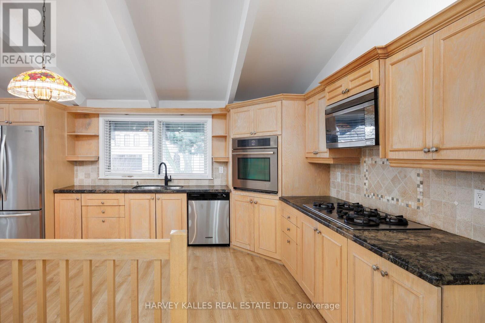 19 Blair Athol Crescent, Toronto, Ontario  M9A 1X6 - Photo 9 - W13468054