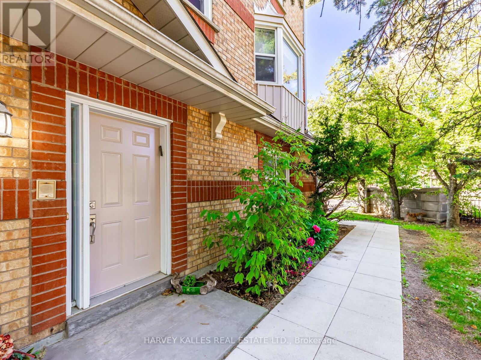 1 Edenbridge Drive, Vaughan, Ontario  L4J 8C3 - Photo 2 - N13473900