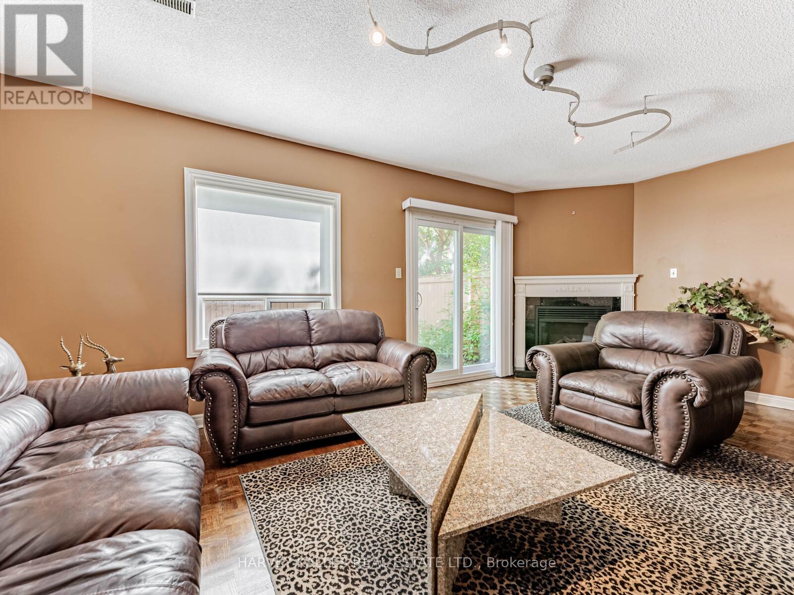 1 Edenbridge Drive, Vaughan, Ontario  L4J 8C3 - Photo 4 - N13473900