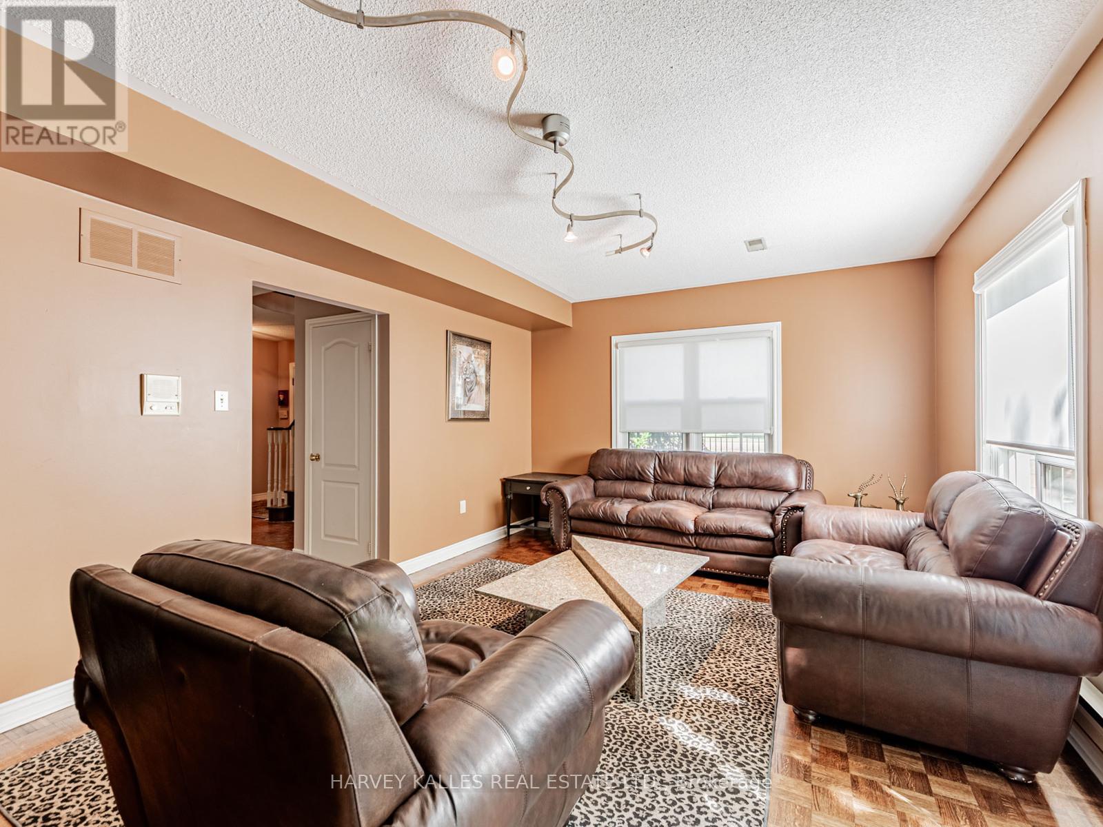 1 Edenbridge Drive, Vaughan, Ontario  L4J 8C3 - Photo 5 - N13473900
