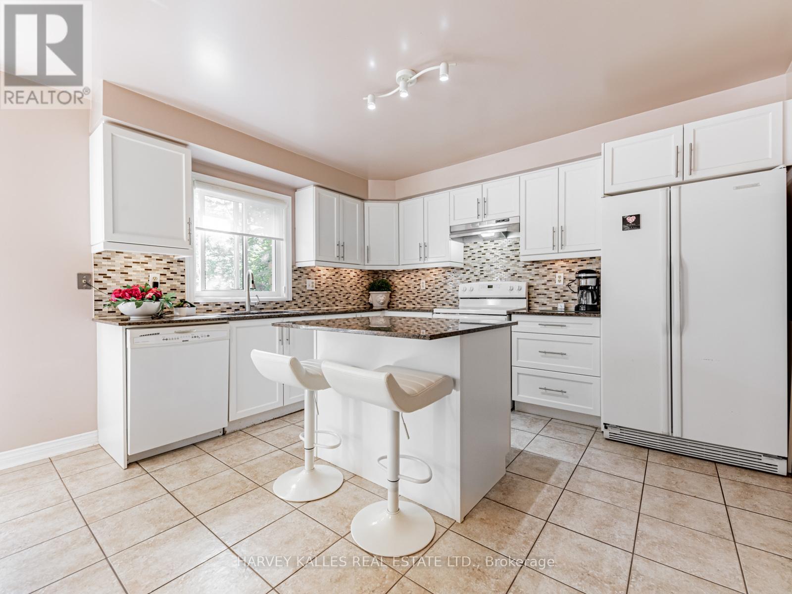 1 Edenbridge Drive, Vaughan, Ontario  L4J 8C3 - Photo 6 - N13473900