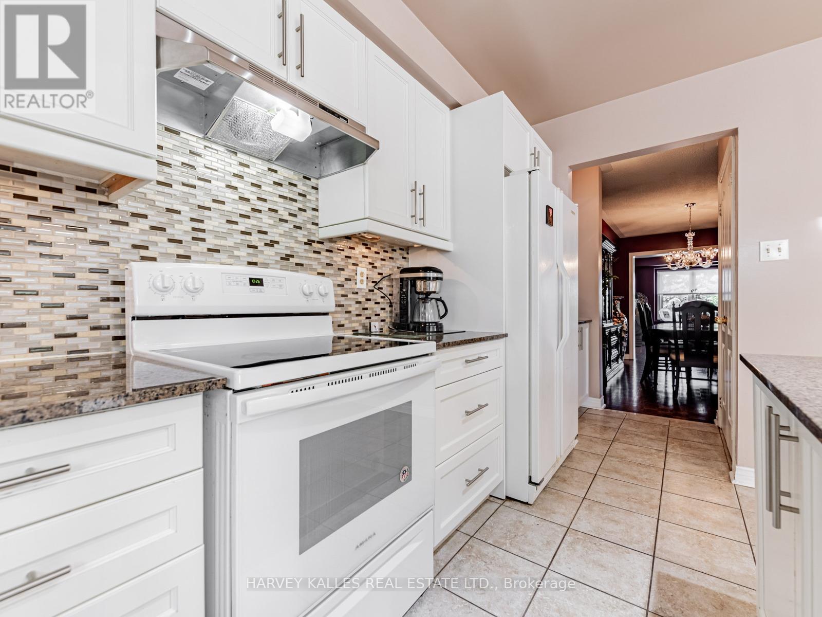 1 Edenbridge Drive, Vaughan, Ontario  L4J 8C3 - Photo 9 - N13473900