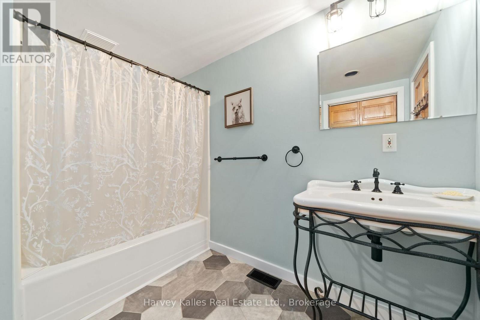 13965 Loyalist Parkway, Prince Edward County, Ontario K0K 2T0 - Photo 20 - X13476862