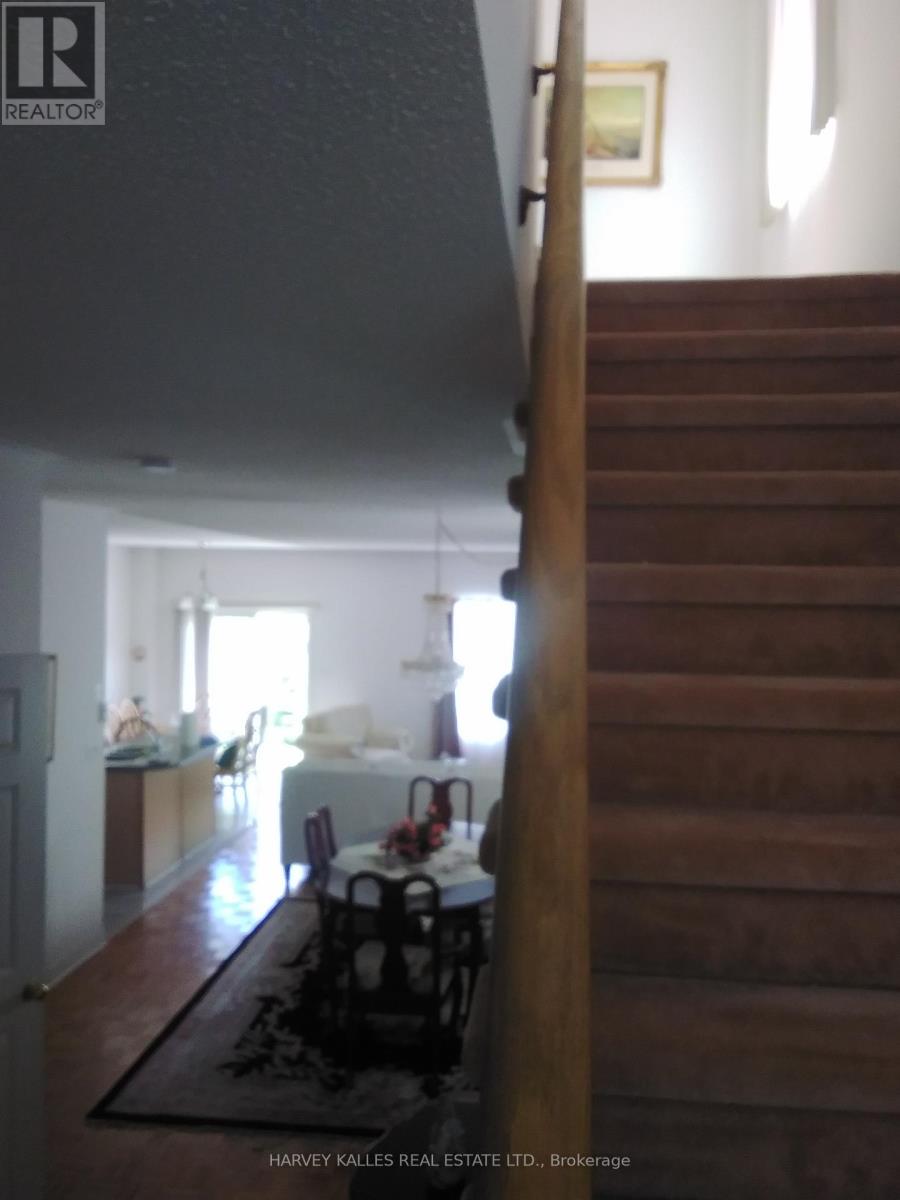 5561 Katy Gate, Mississauga, Ontario  L5M 7M9 - Photo 11 - W13477656