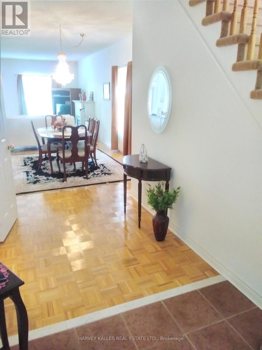 5561 Katy Gate, Mississauga, Ontario  L5M 7M9 - Photo 2 - W13477656
