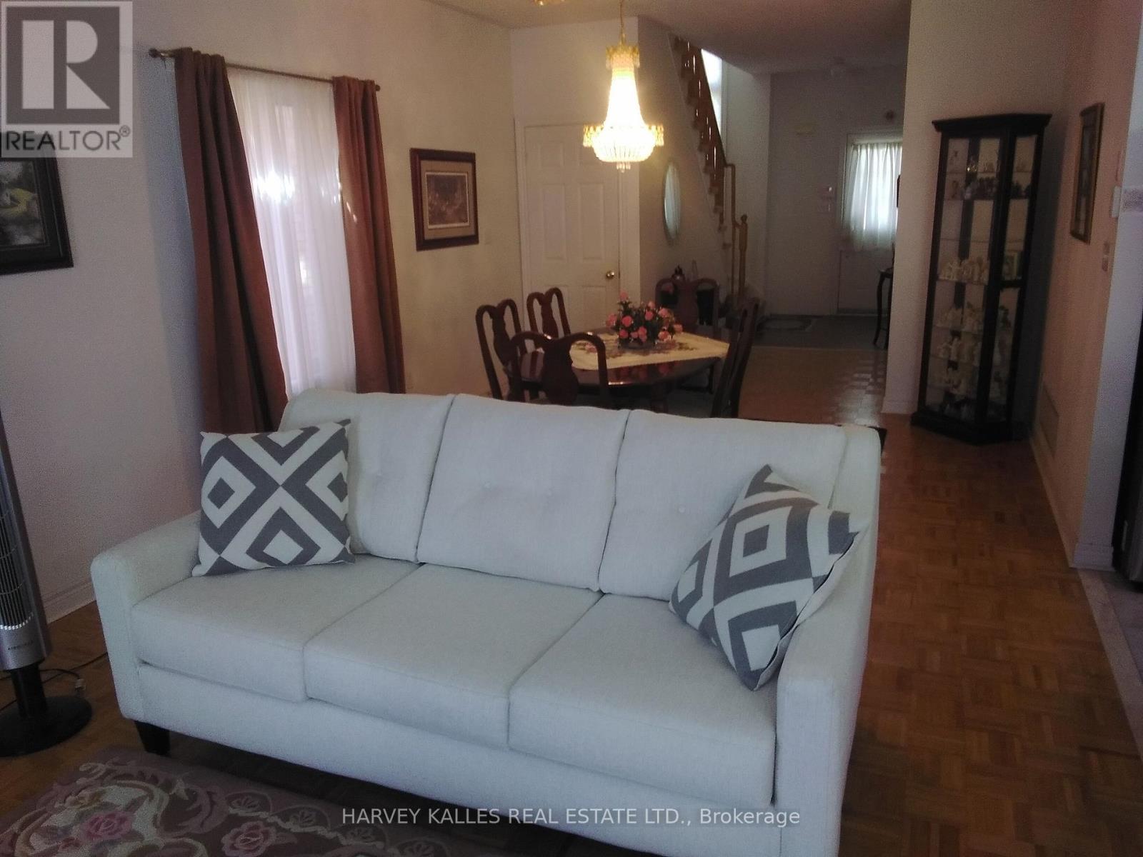 5561 Katy Gate, Mississauga, Ontario  L5M 7M9 - Photo 6 - W13477656