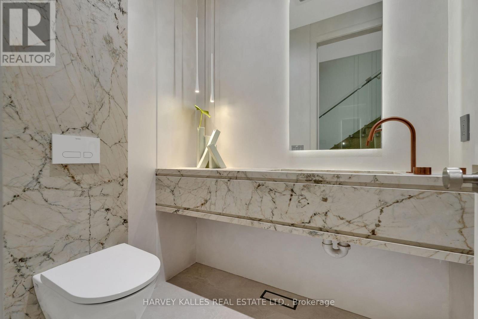 108 Heath Street W, Toronto, Ontario M4V 1T6 - Photo 6 - C13480092